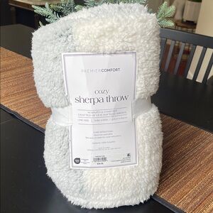 NWT Macy’s Warm Sherpa Throw Blanket 50” x 60” OEKO TEX 100% Polyester White